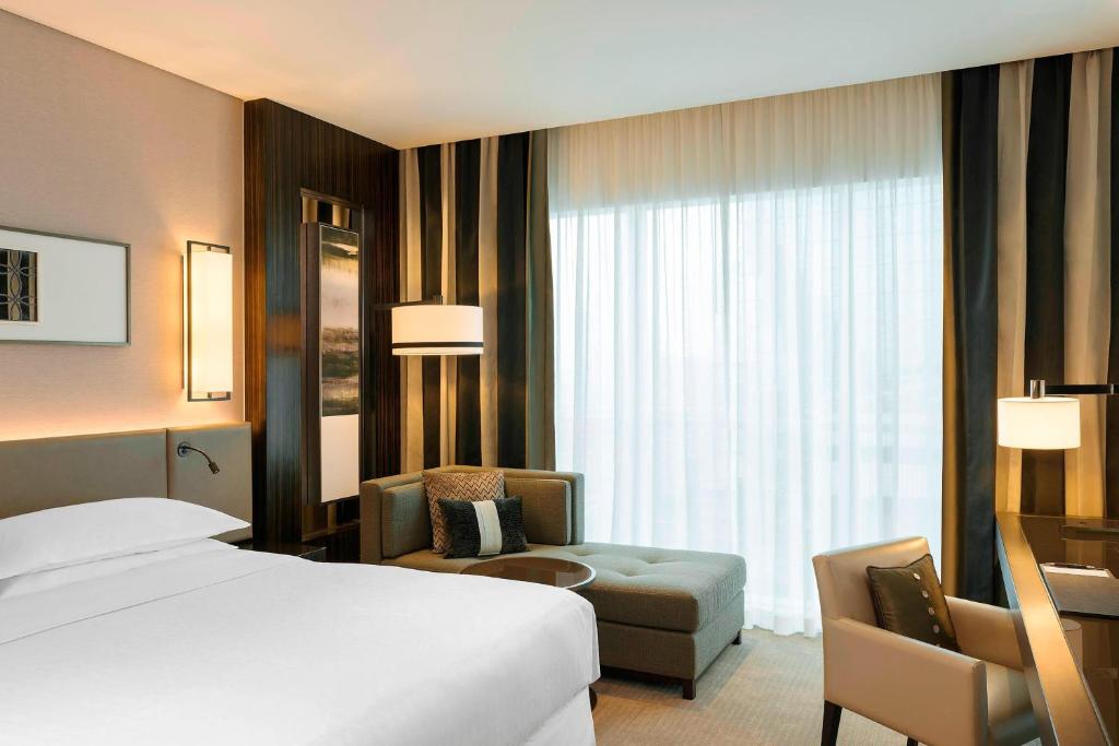 Sheraton Grand Hotel Dubai цена