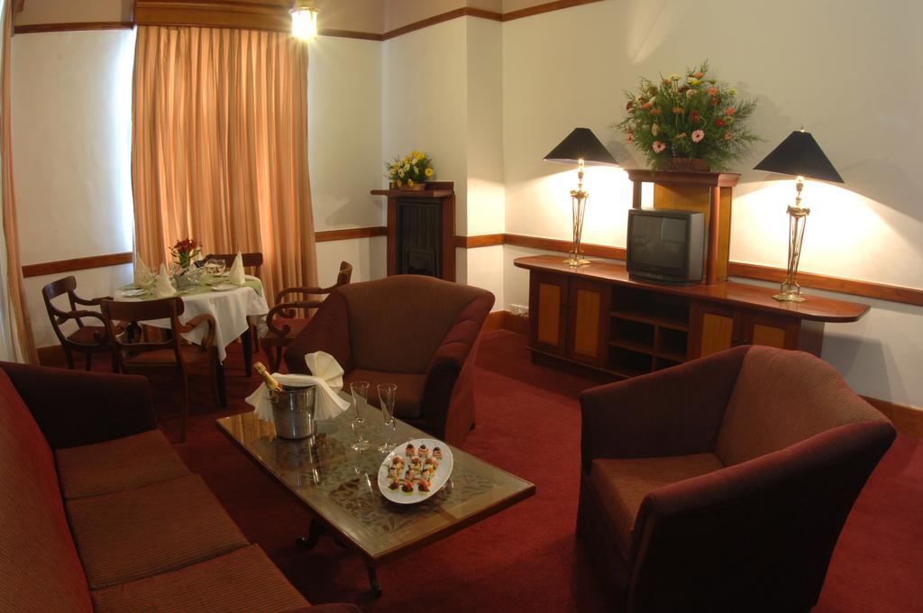Grand Hotel, Нувара-Элия