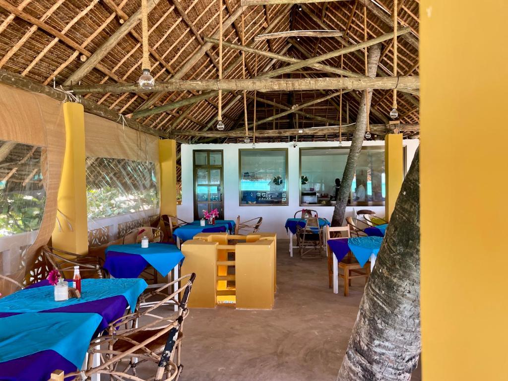 Blue Reef Fishing Lodge, Джамбиани цены