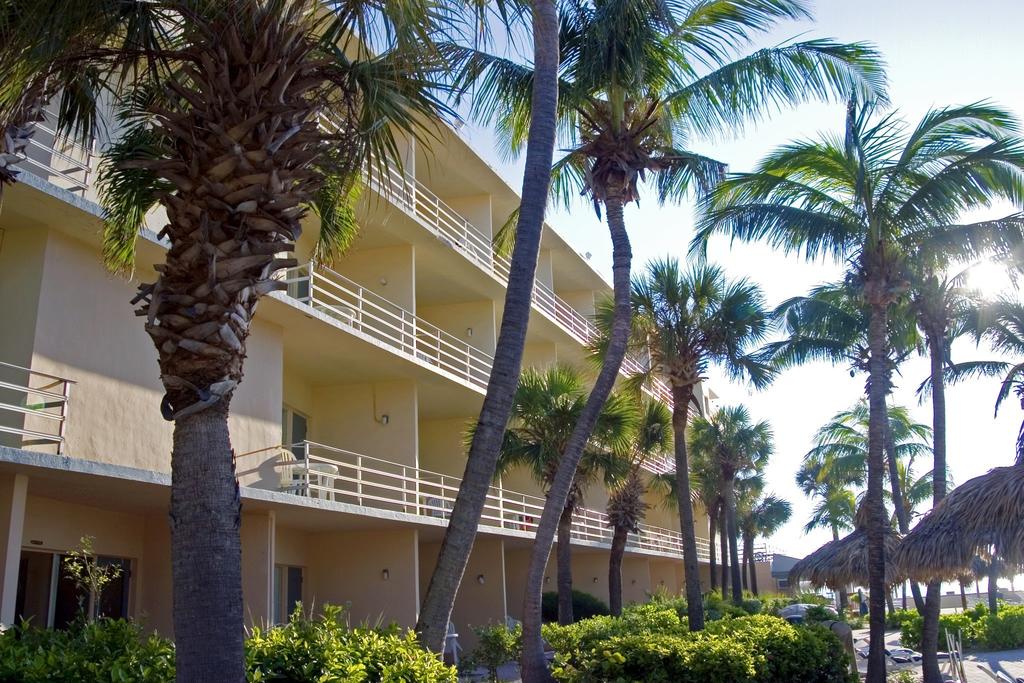 Days Hotel Thunderbird Beach Resort, Майами, фотографии туров