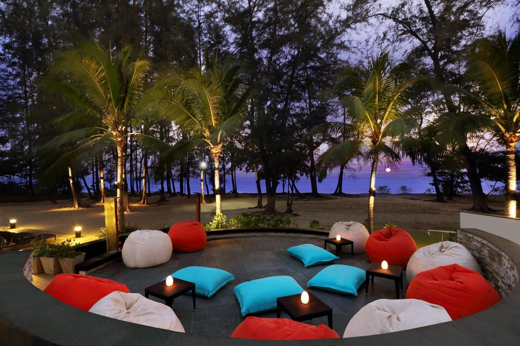 Готель, Le Meridien Phuket Mai Khao Beach (ex. Holiday Inn Phuket Mai Khao Beach)
