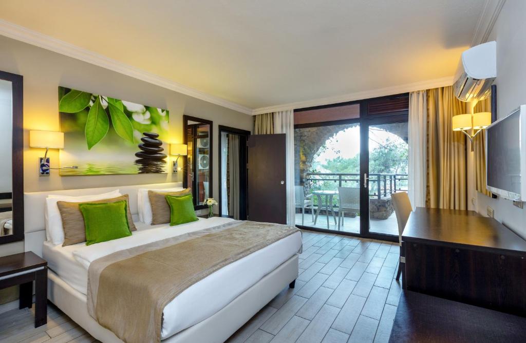 Marmaris Bay Resort By Mp Hotels (ex. Sensimar Marmaris Imperial, Tui Blue Marmaris, Club Sei) price