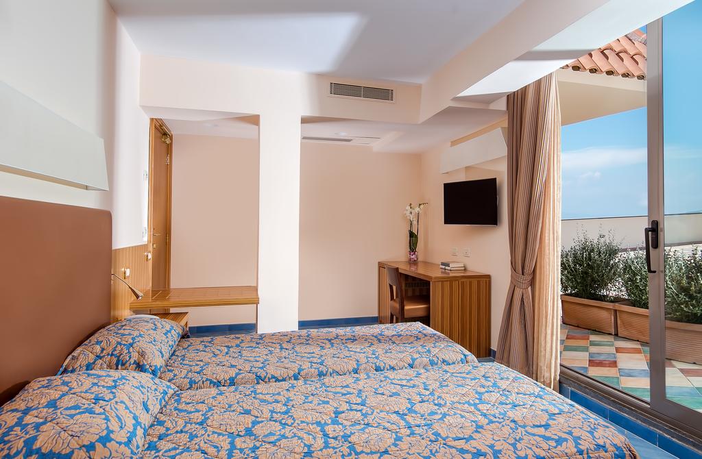 Отдых в отеле Due Golfi Grand Hotel (Massa Lubrense/Sorrento) Неаполитанский залив Италия