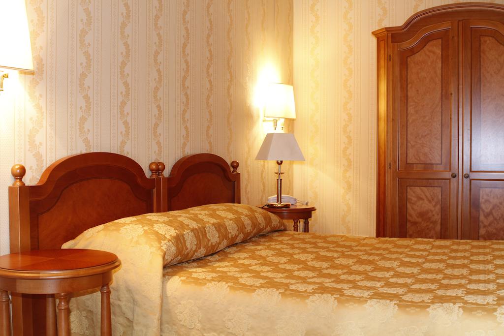 Hotel prices Grand Hotel Hermitage