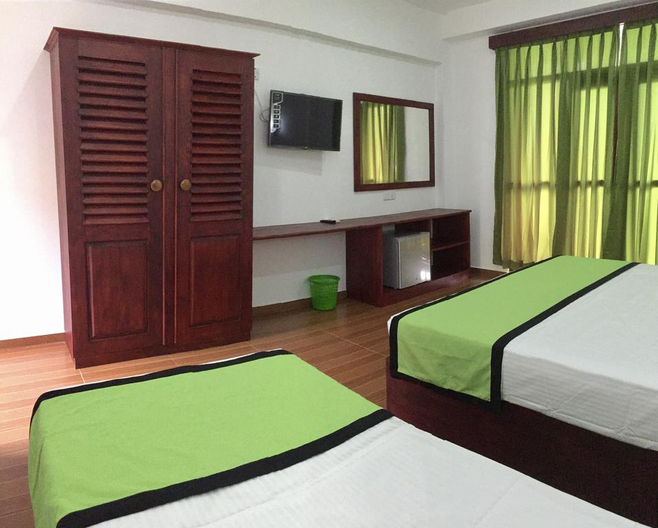 Горящие туры в отель Serenade Beach Hotel Хиккадува Шри-Ланка