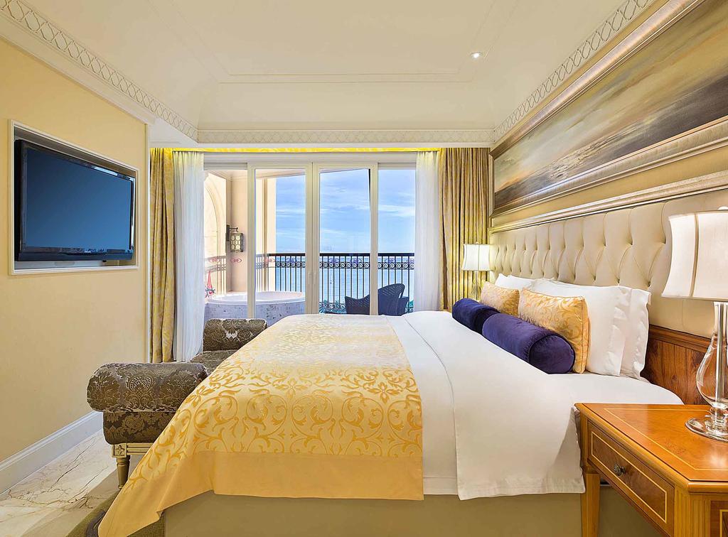 Відгуки про готелі Crowne Plaza Resort Sanya Bay (ex. Grand Fortune Bay Hotel Sanya)