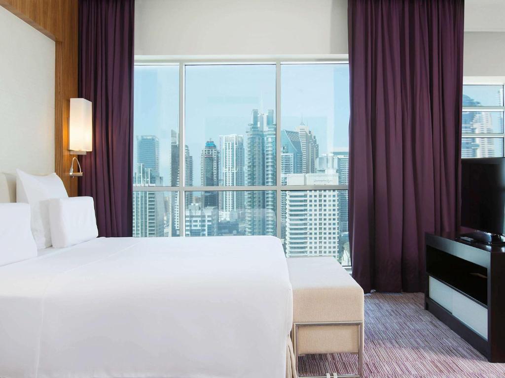 Відгуки гостей готелю Pullman Dubai Jumeirah Lakes Towers