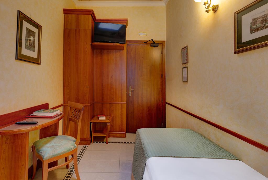 Горящие туры в отель Amalfi