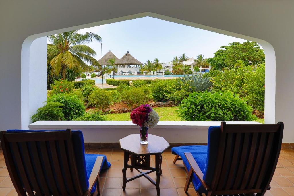 Відпочинок в готелі The Royal Zanzibar Beach Resort Нунгві