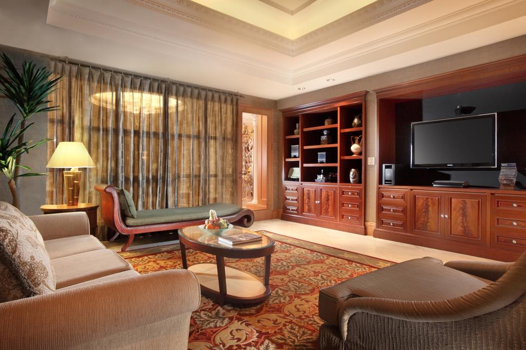 Цены в отеле The Ritz Carlton Jakarta, Mega Kuningan