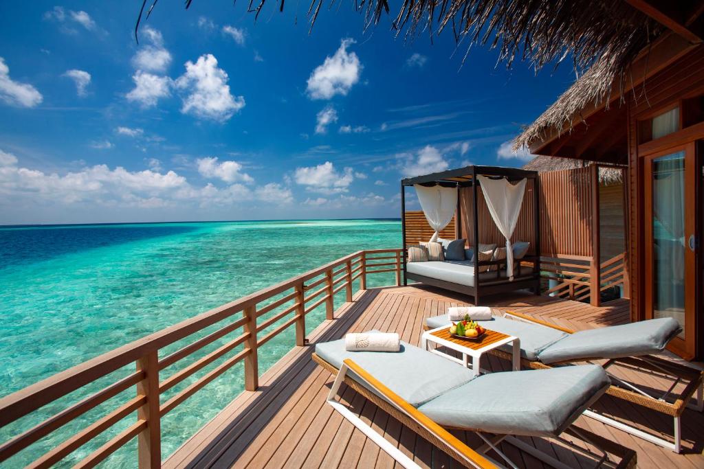 Горящие туры в отель Baros Maldives
