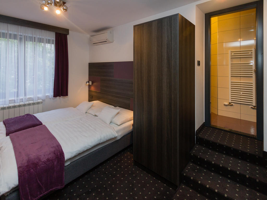 Log In Rooms, Хорватия, Загреб