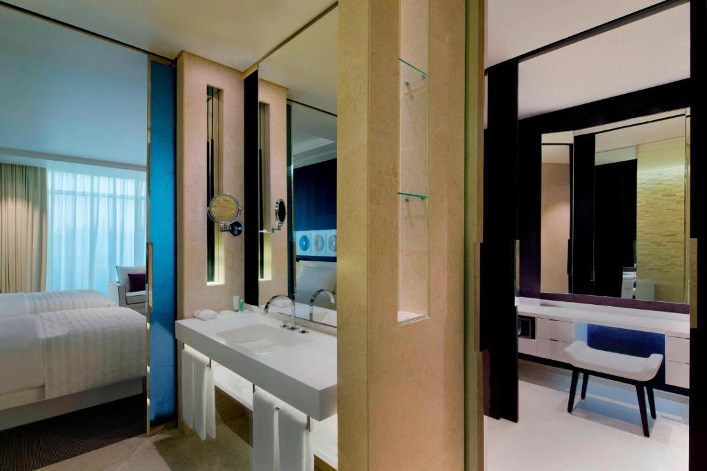 Готель, 5, Le Méridien Dubai Hotel & Conference Centre