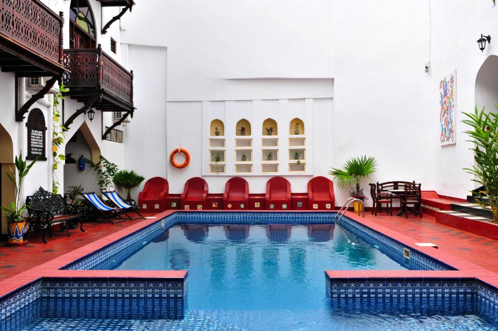 Фото отеля Dhow Palace Hotel