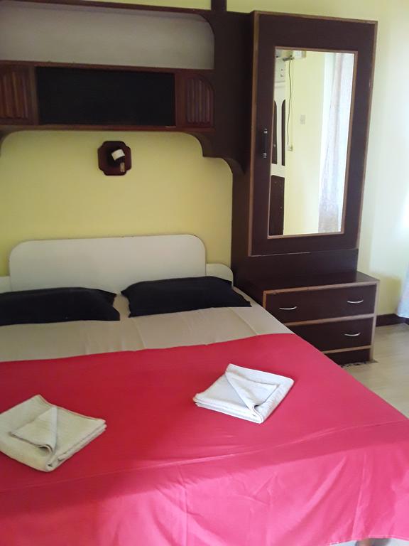 Отель, Gaffinos Beach Resort