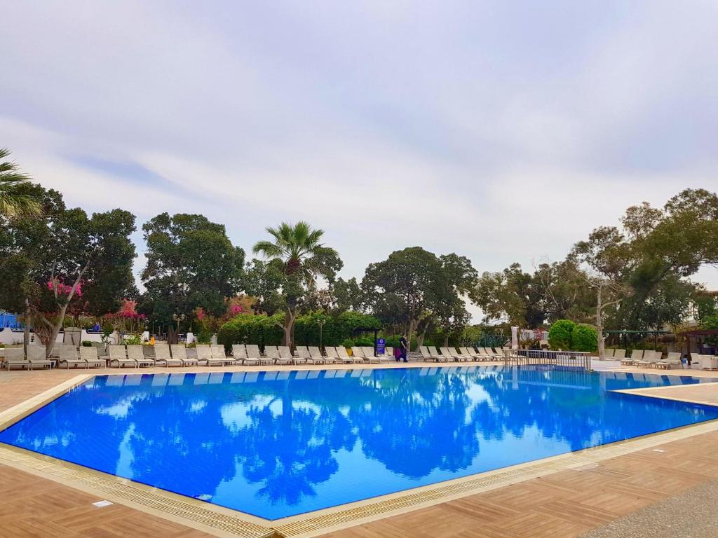Merit Cyprus Gardens Seafront Resort & Beach & Casino, Фамагуста ціни