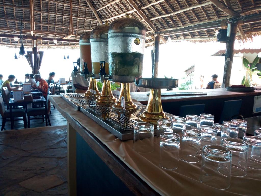 Amaan Bungalow Beach Hotel, Нунгві, фотографії турів
