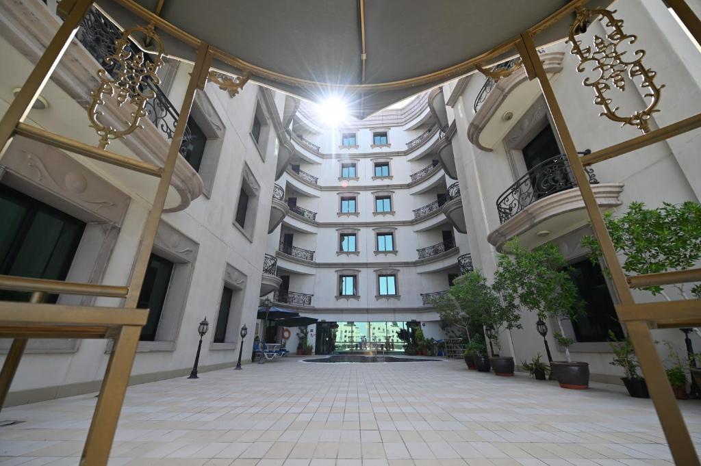 Отель, Дубай (город), ОАЭ, Al Waleed Palace Hotel Apartments - Oud Metha