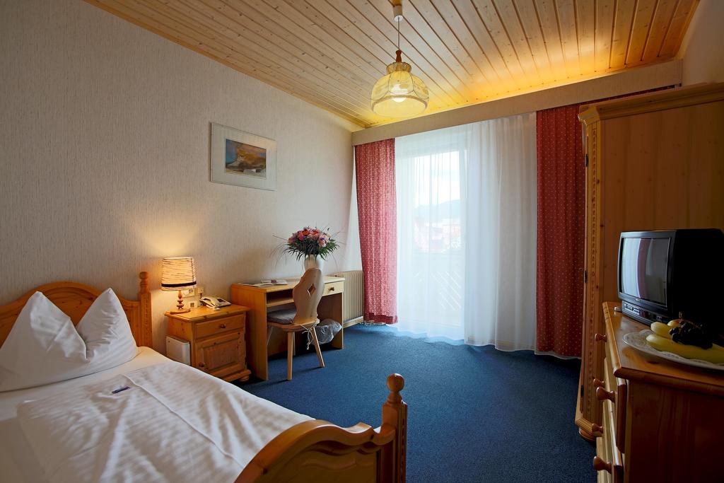 Ціни в готелі Aktivhotel Weisser Hirsch