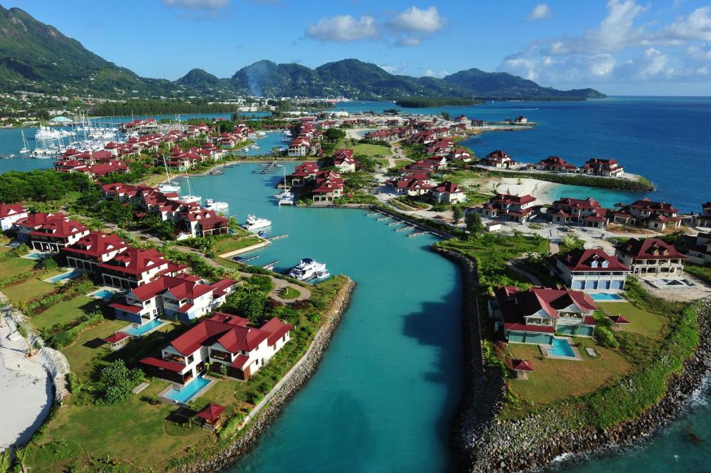 Отель, Eden Island Luxury Accommodation