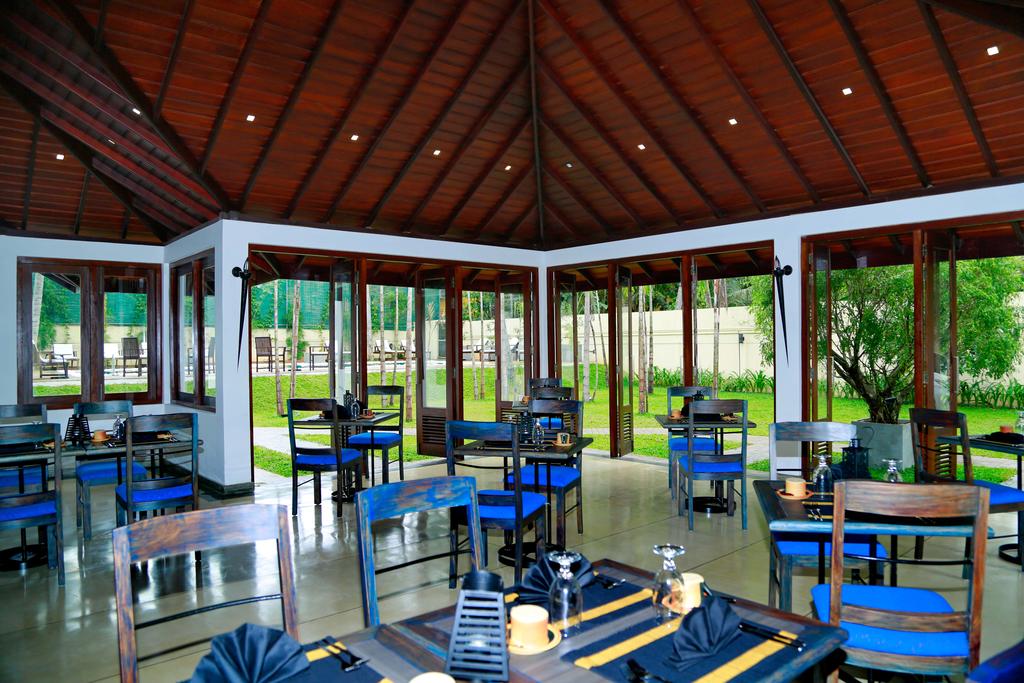 Tranquil Hotel, Negombo ceny