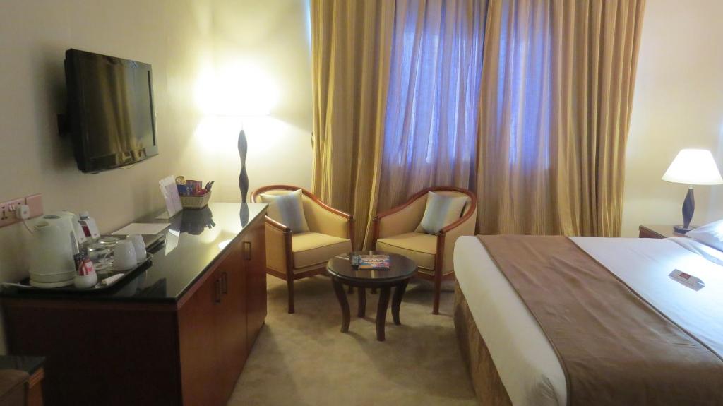 Ціни в готелі Al Jawhara Gardens Hotel