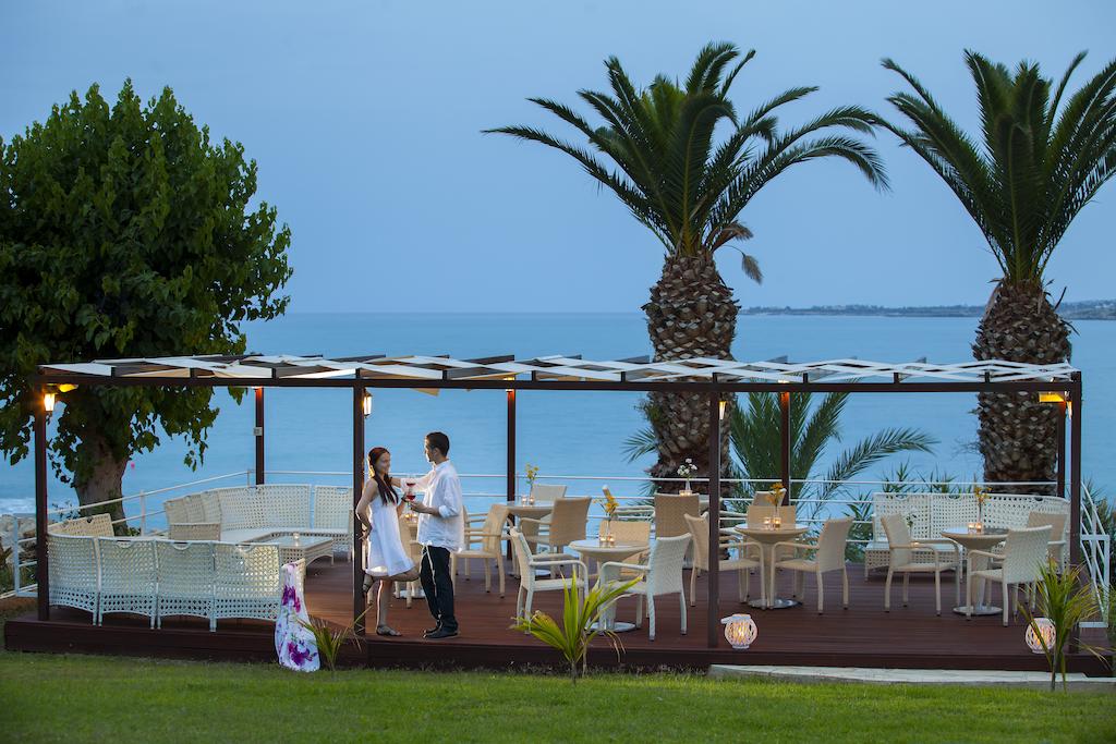 Queens Bay Hotel, Кипр
