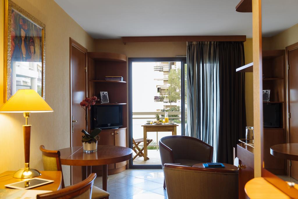 Hotel Clarion Suites Cannes Croisette, Франция
