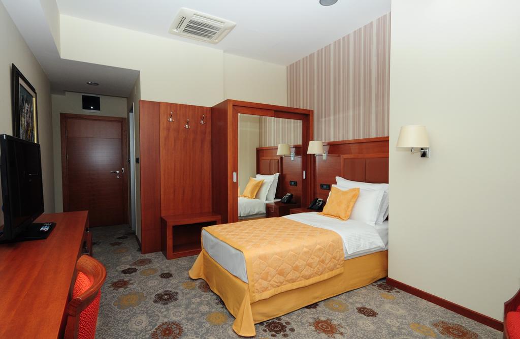 Oferty hotelowe last minute M Nikic Podgorica Czarnogóra