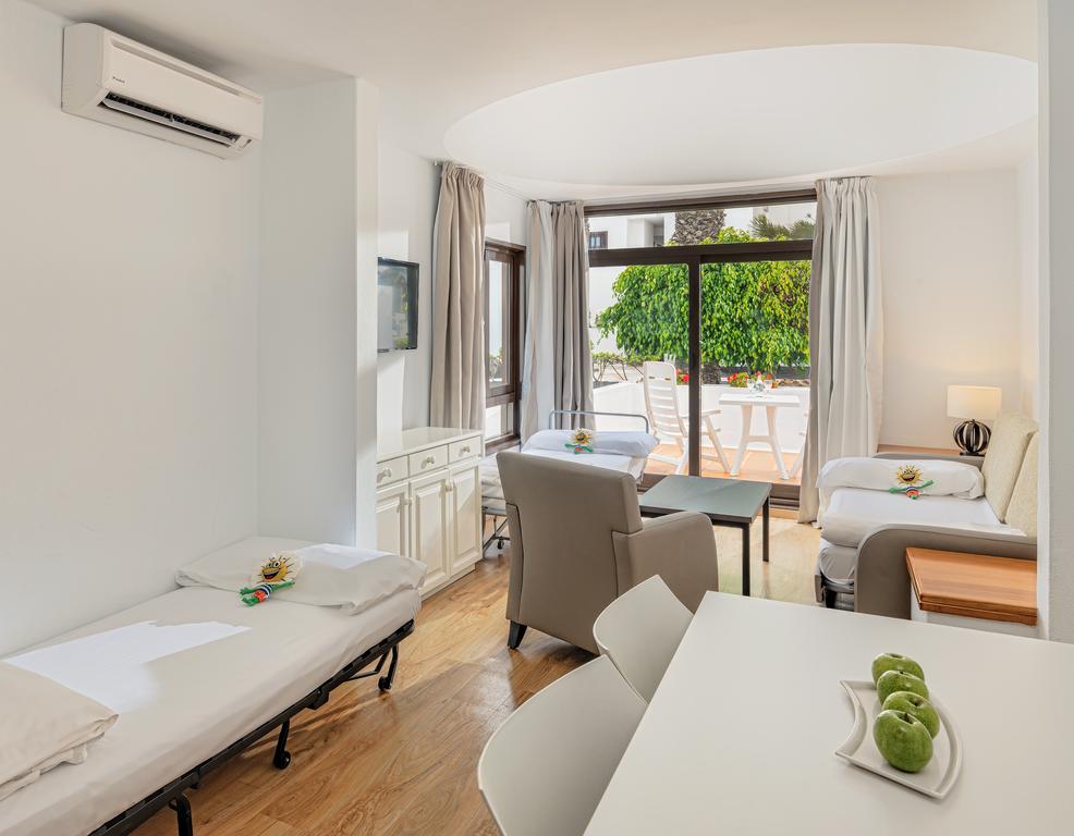 Цены в отеле H10 Suites Lanzarote Gardens