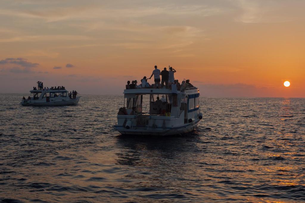 Meeru Island Resort фото туристів