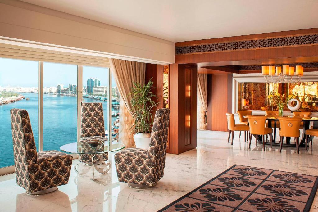 Отель, Дубай (город), ОАЭ, Sheraton Dubai Creek Hotel & Towers