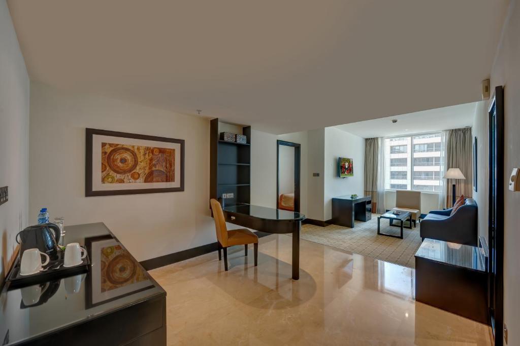 Holiday Inn Al Barsha, ОАЭ, Дубай (город), туры, фото и отзывы