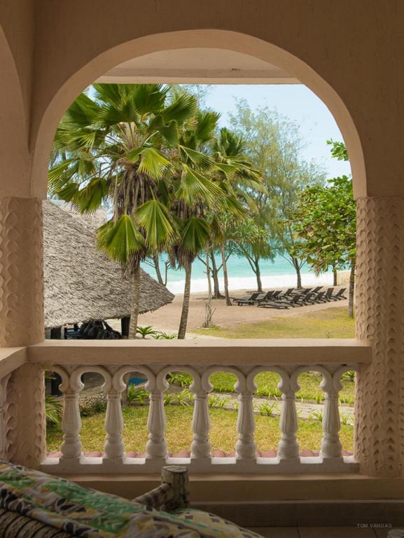 Odpoczynek w hotelu Bahari Dhow Beach Villas Mombasa Kenia