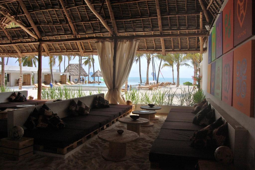 Відпочинок в готелі The Loop Beach Resort Джамбіані