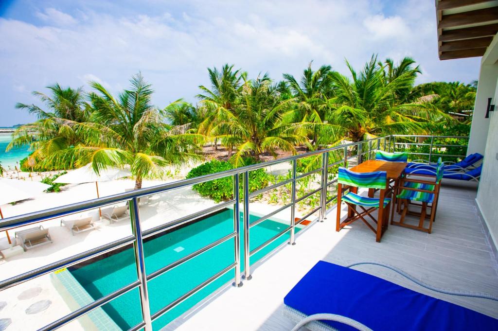 Горящие туры в отель Holiday Inn Kandooma Resort Южный Мале Атолл Мальдивы