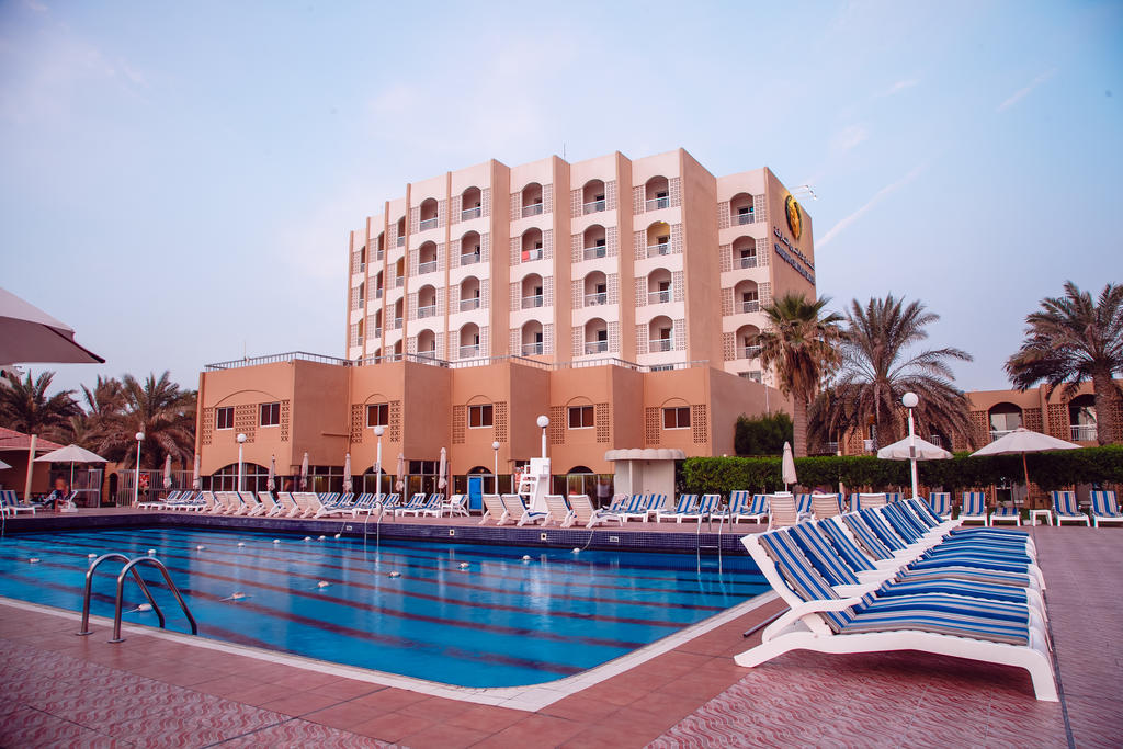 Sharjah Carlton Hotel, photos of the territory