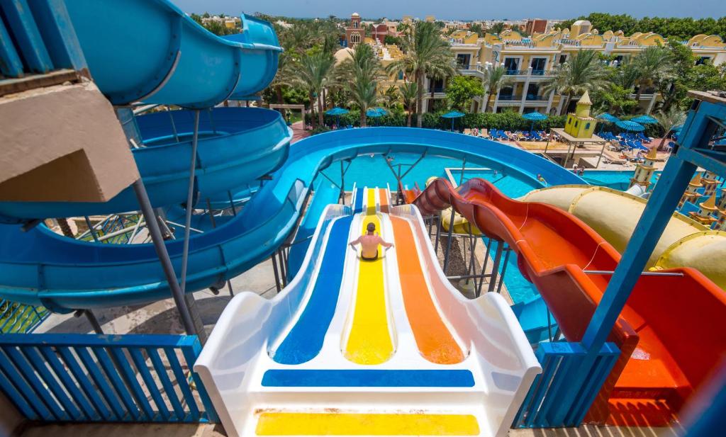 Відпочинок в готелі Mirage Bay Resort & Aquapark (ex. Lillyland Aqua Park)