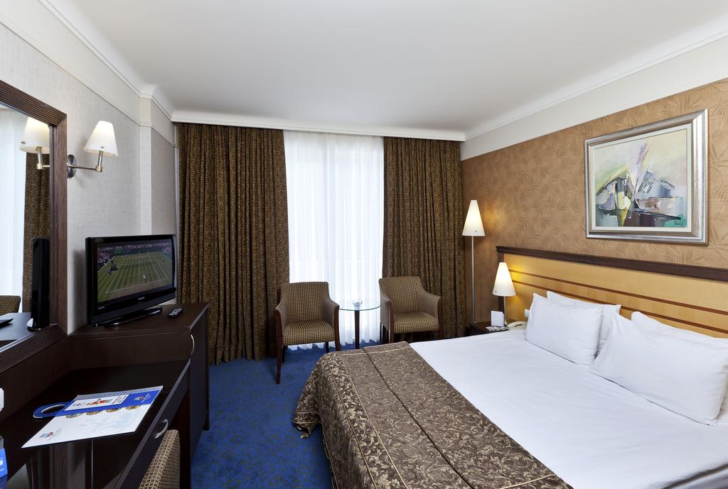 Ціни в готелі Porto Bello Hotel Resort & Spa