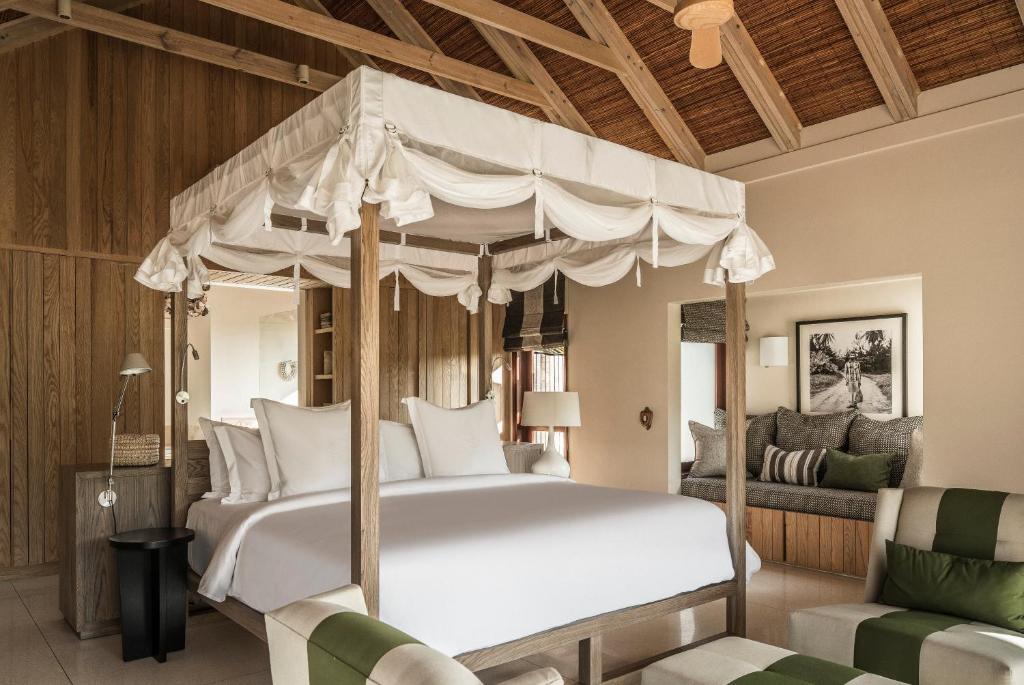 Derosh (island) Four Seasons Resort Seychelles at Desroches Island prices