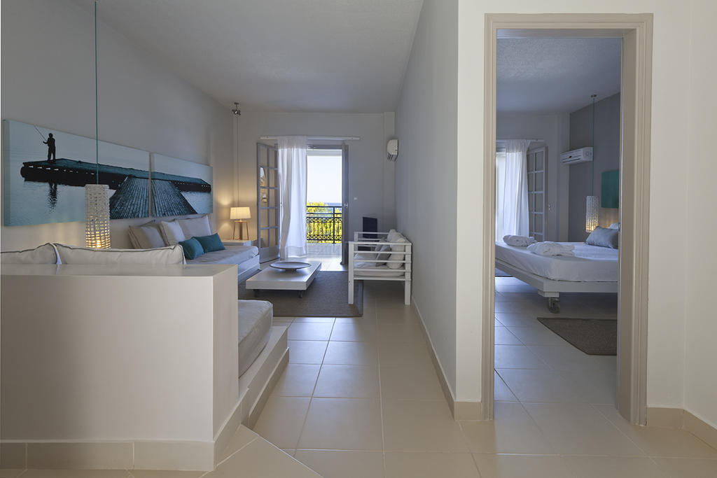 Греція The Bay Hotel & Suites