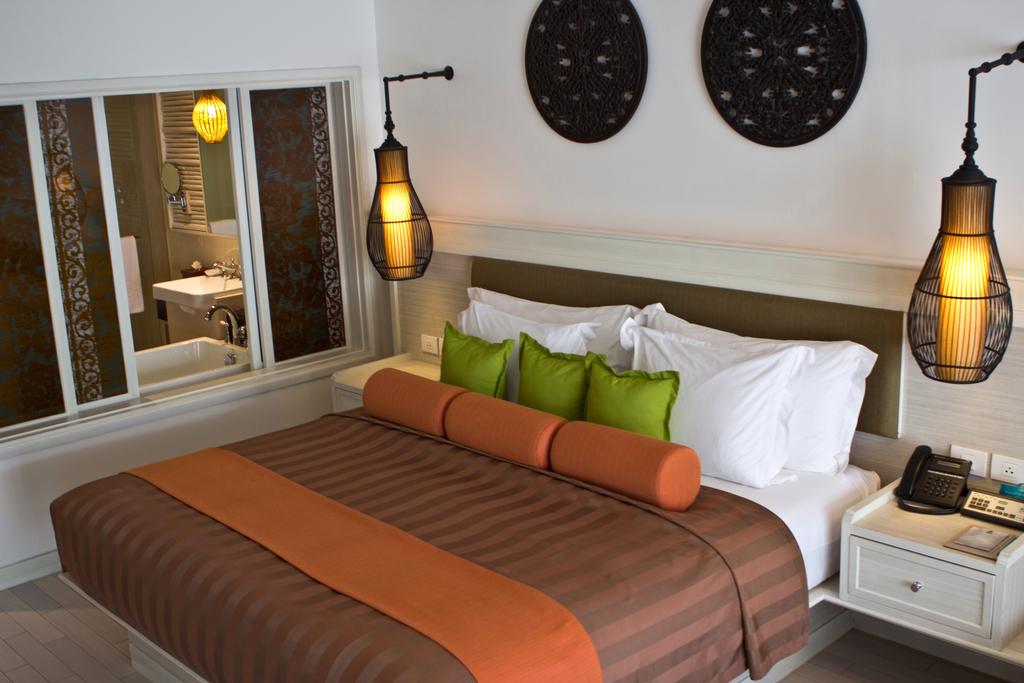 Відпочинок в готелі Natai Beach Resort & Spa Пхангнга