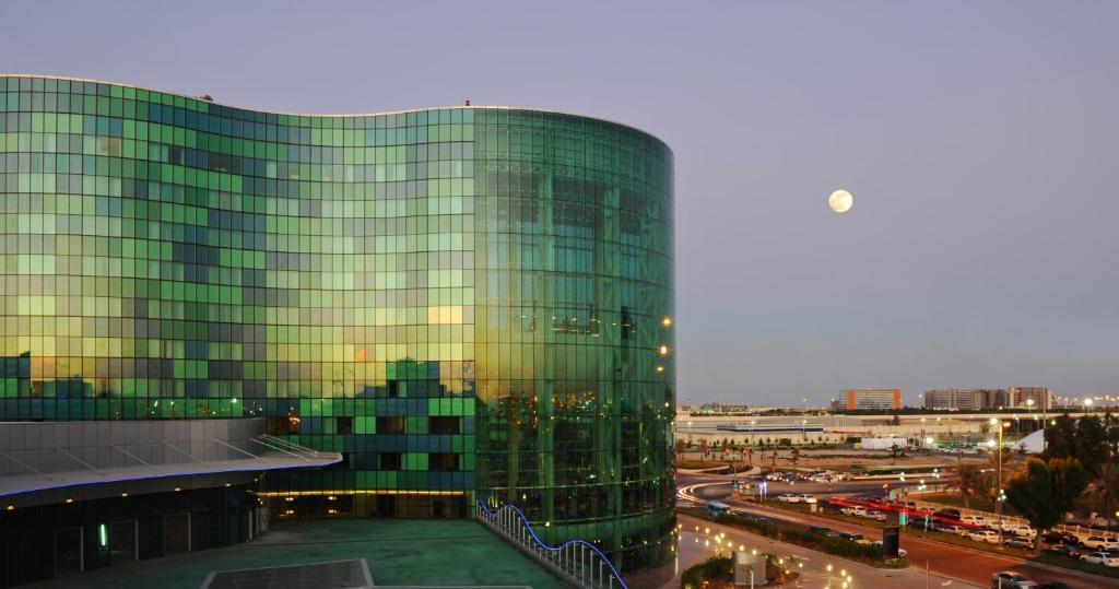 Отель, Millennium Al Rawdah Hotel (ex. Hilton Capital Grand)