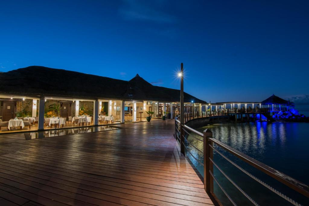 Fisherman's Cove Resort (ex. Le Meridien Fisherman'S Cove) цена