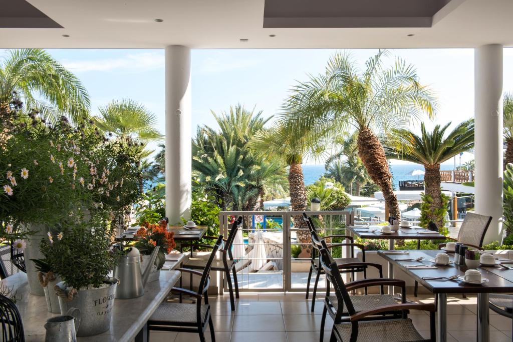 Горящие туры в отель Mediterranean Beach Hotel Лимассол