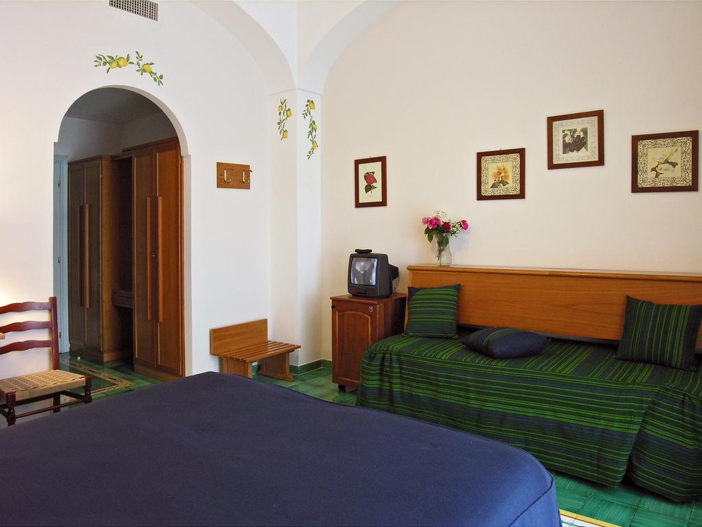 Горящие туры в отель La Bussola (Amalfi) Амальфи Италия