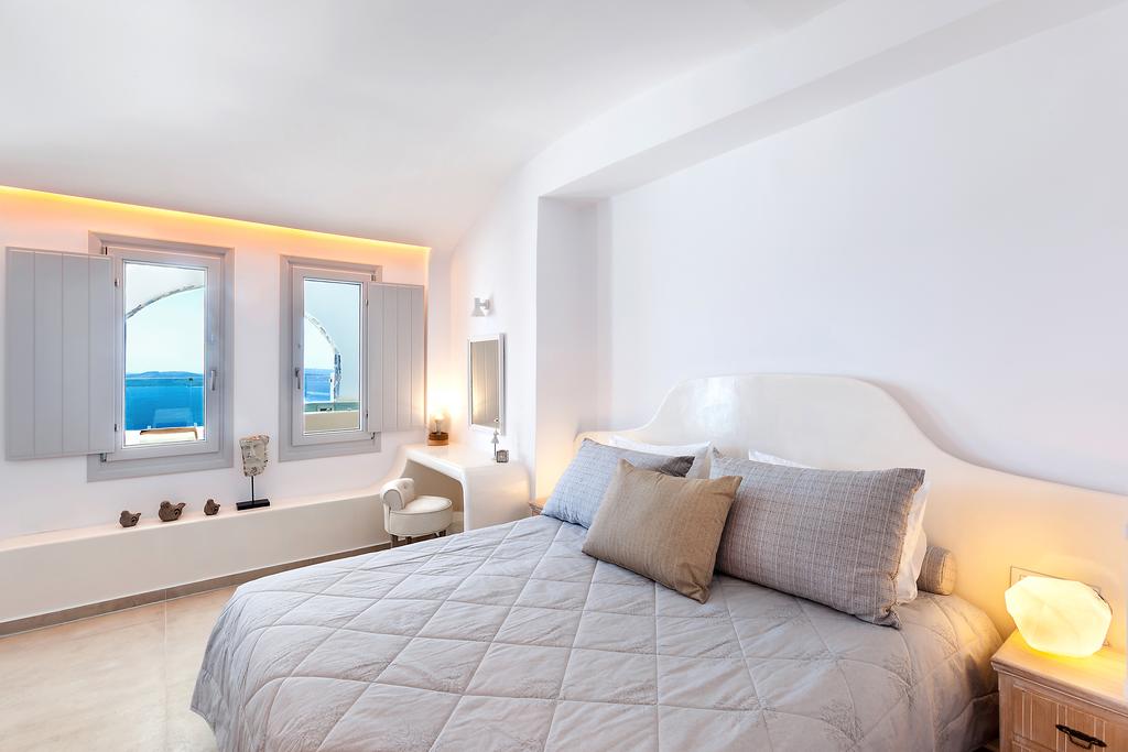 Цены в отеле Santorini Secret Suites & Spa