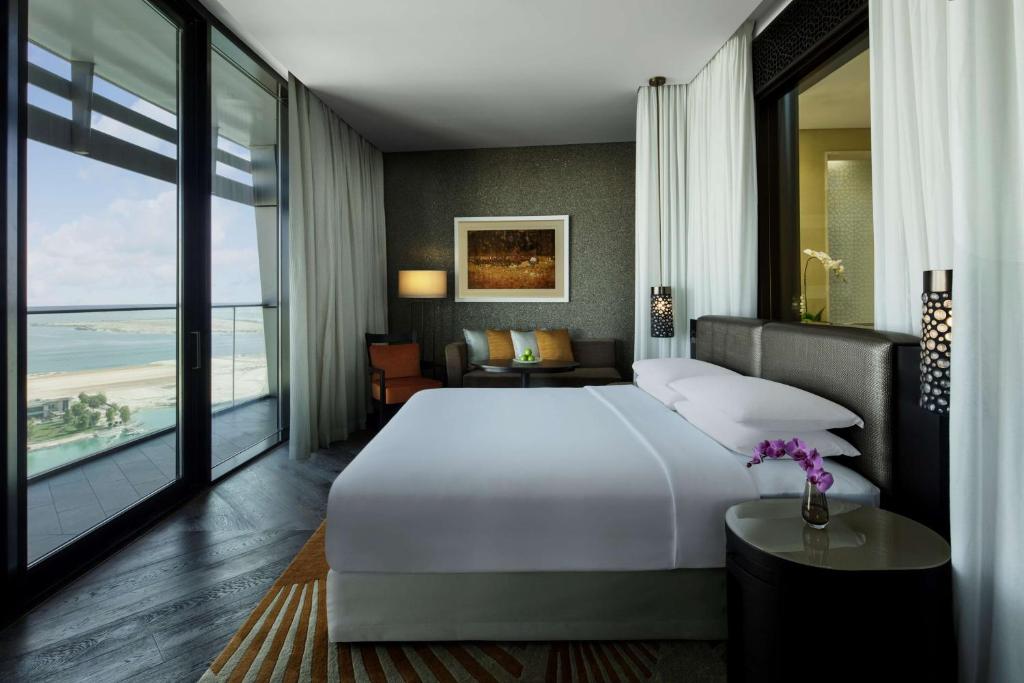 Цены в отеле Grand Hyatt Abu Dhabi Hotel & Residences Emirates Pearl