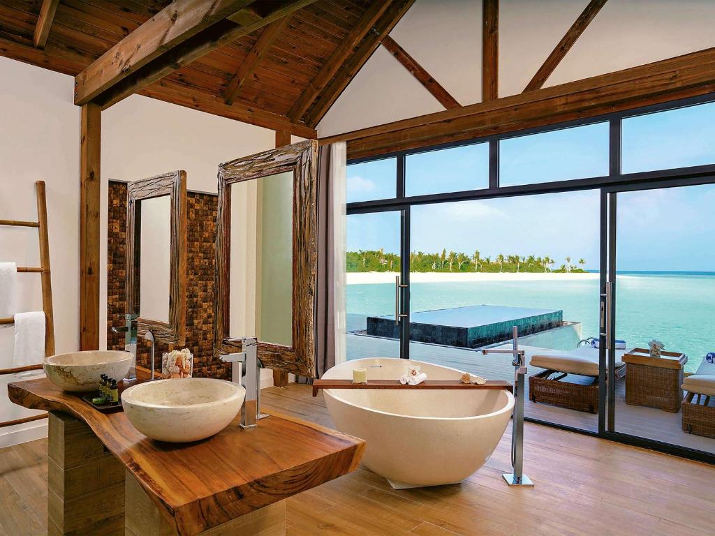 Hotel reviews Movenpick Resort Kuredhivaru Maldives