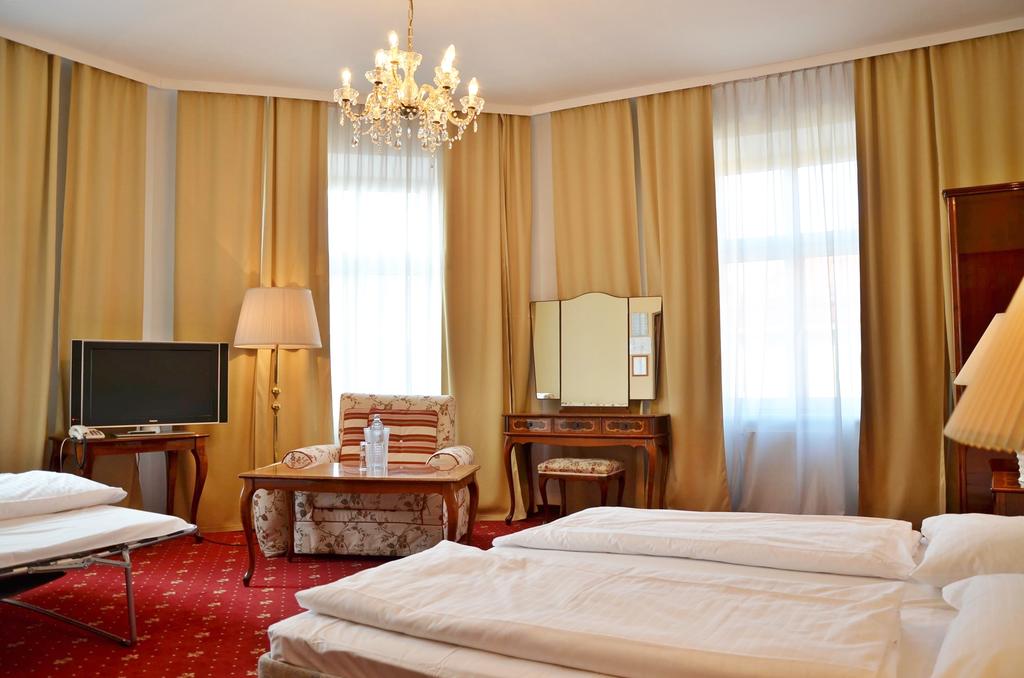 Цены в отеле Hotel Altwienerhof